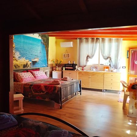מונטרוני די לצ'ה Villa Girasole מראה חיצוני תמונה