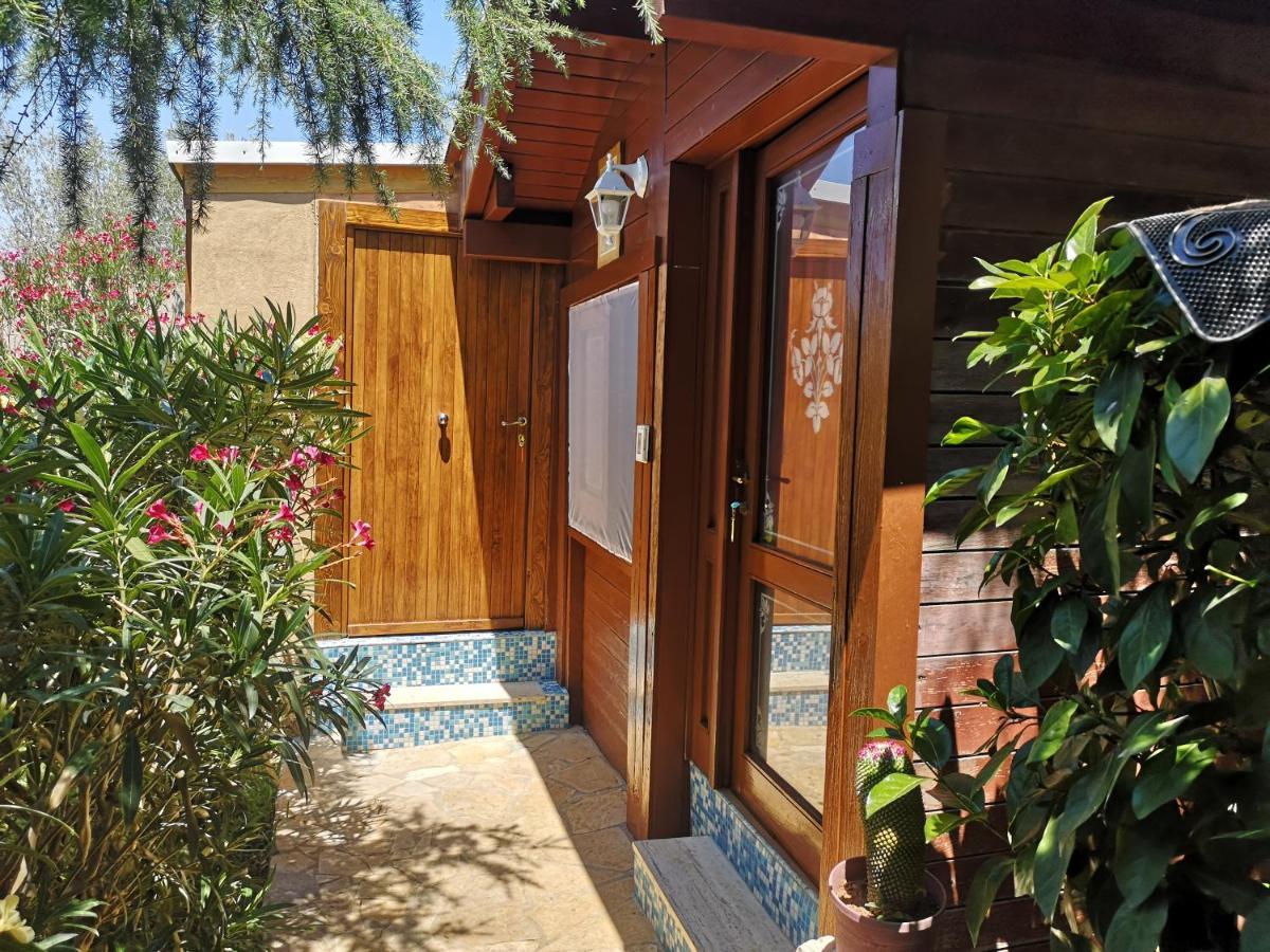 מונטרוני די לצ'ה Villa Girasole מראה חיצוני תמונה