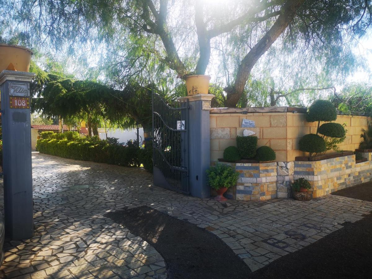 מונטרוני די לצ'ה Villa Girasole מראה חיצוני תמונה