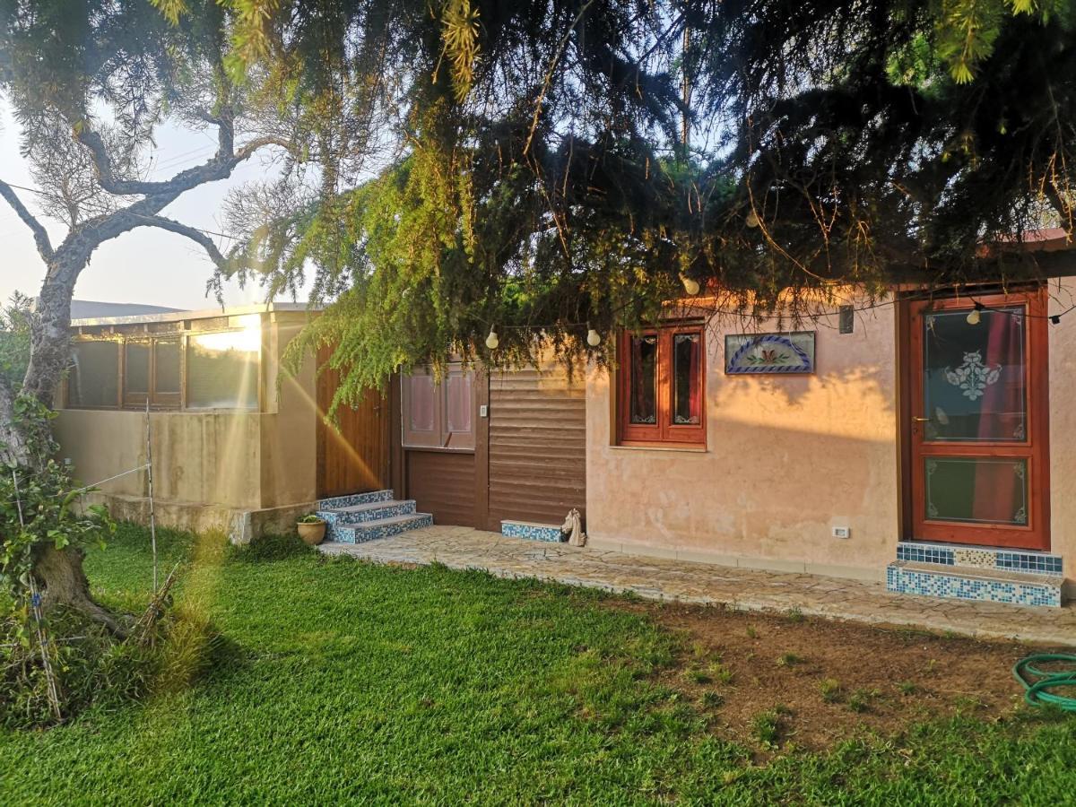 מונטרוני די לצ'ה Villa Girasole מראה חיצוני תמונה