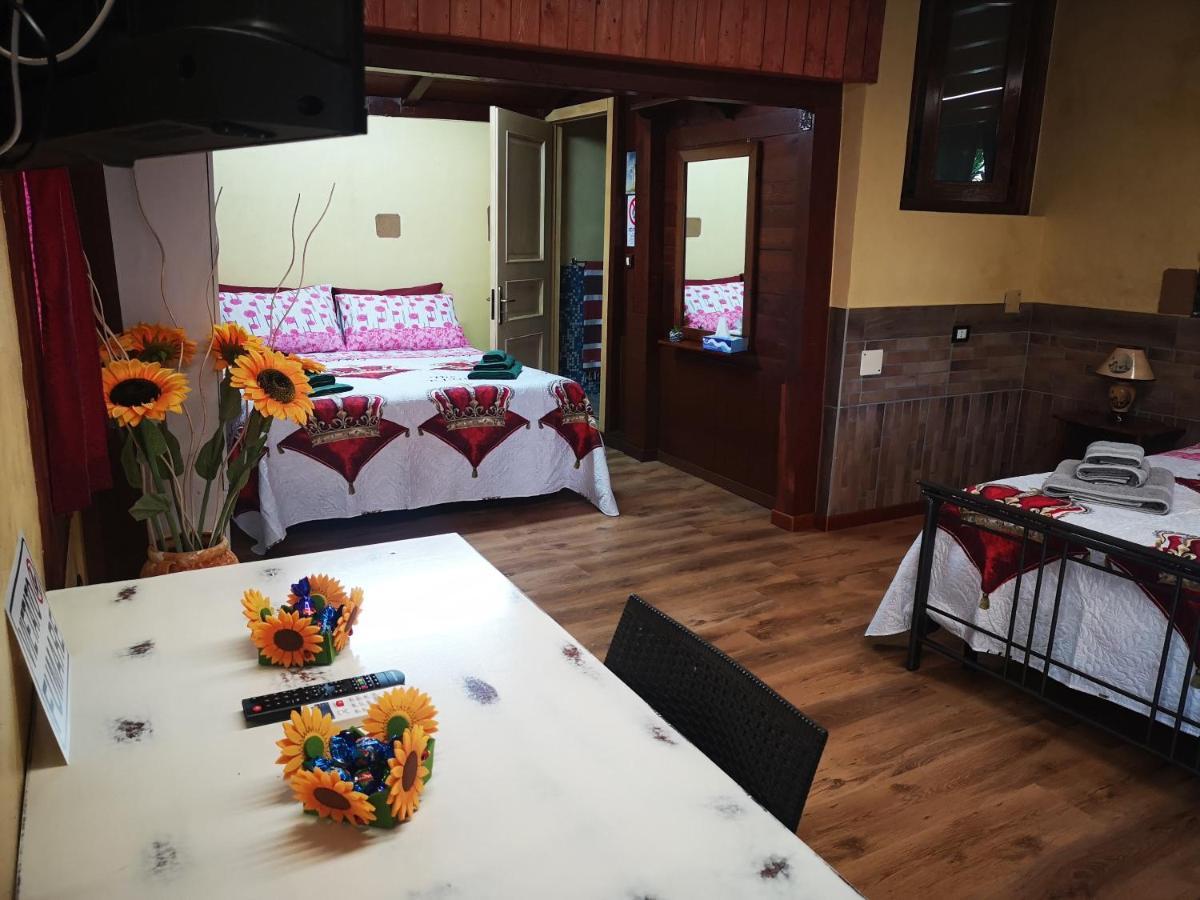 מונטרוני די לצ'ה Villa Girasole מראה חיצוני תמונה