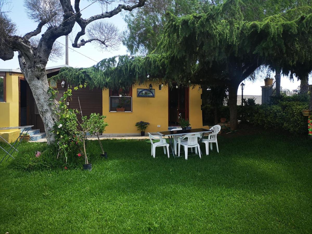 מונטרוני די לצ'ה Villa Girasole מראה חיצוני תמונה