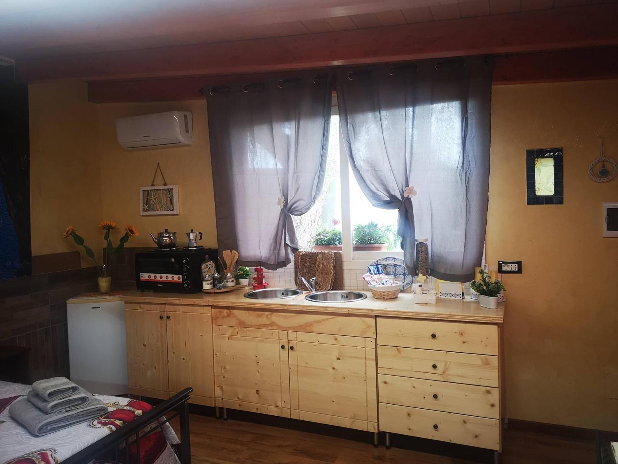 מונטרוני די לצ'ה Villa Girasole מראה חיצוני תמונה